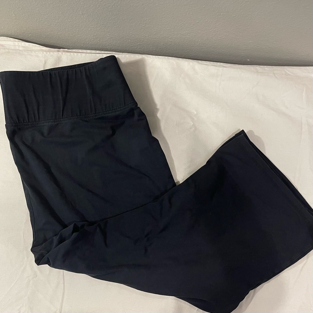 🛍️ Livi Black Yoga Capri by Lane Bryant size 22/24